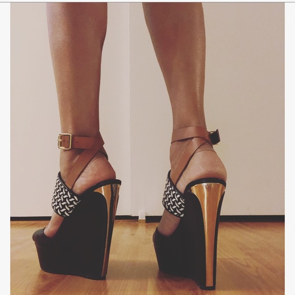 Jessica Simpson Shoes - Black & white wedges
